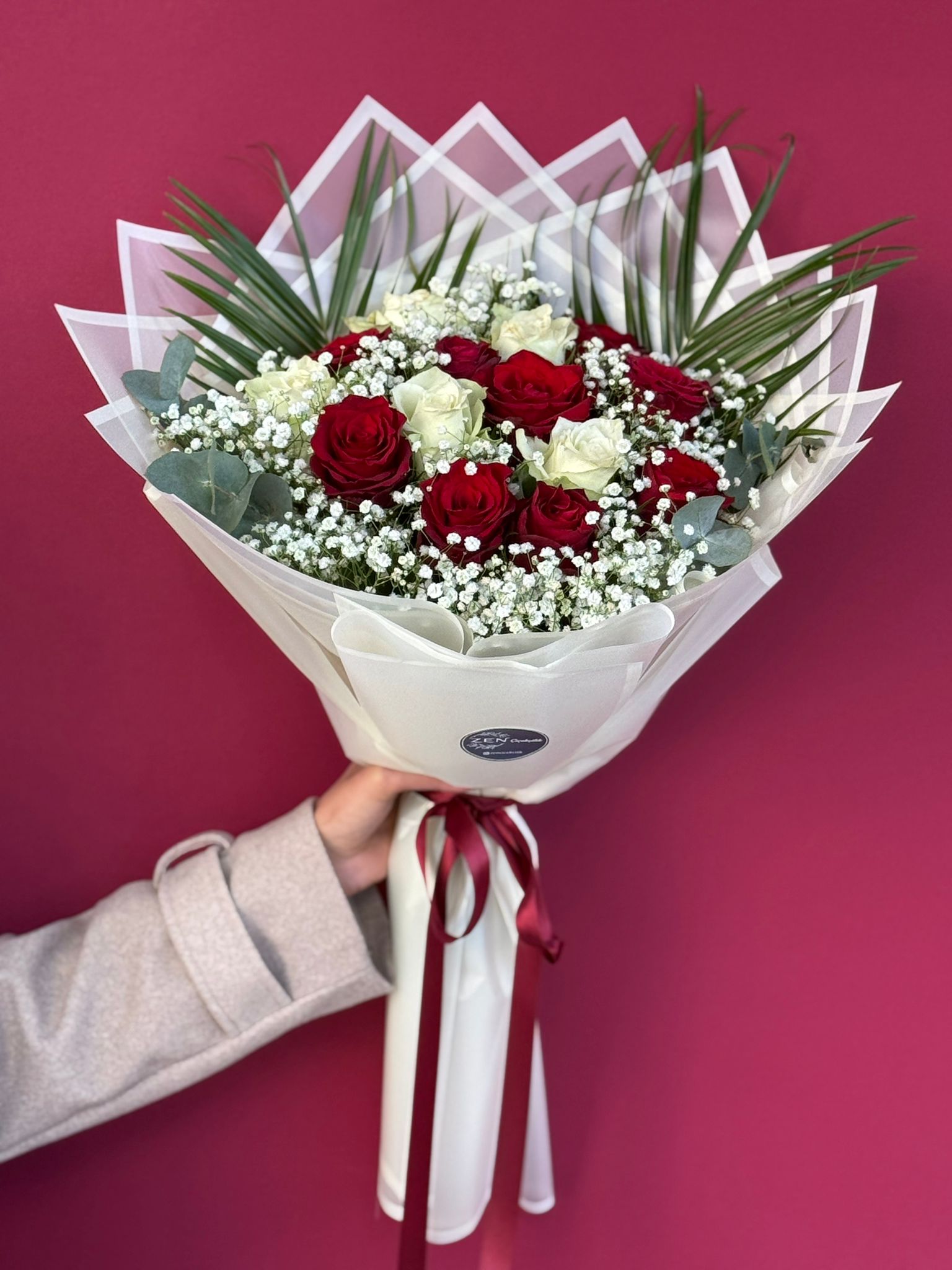 Kırmızı ve Beyaz Gül Buketi